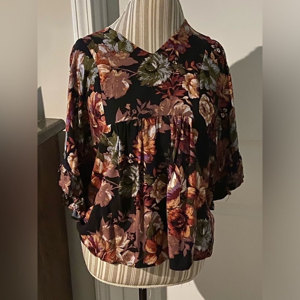 Free people size medium top excellent condition great look